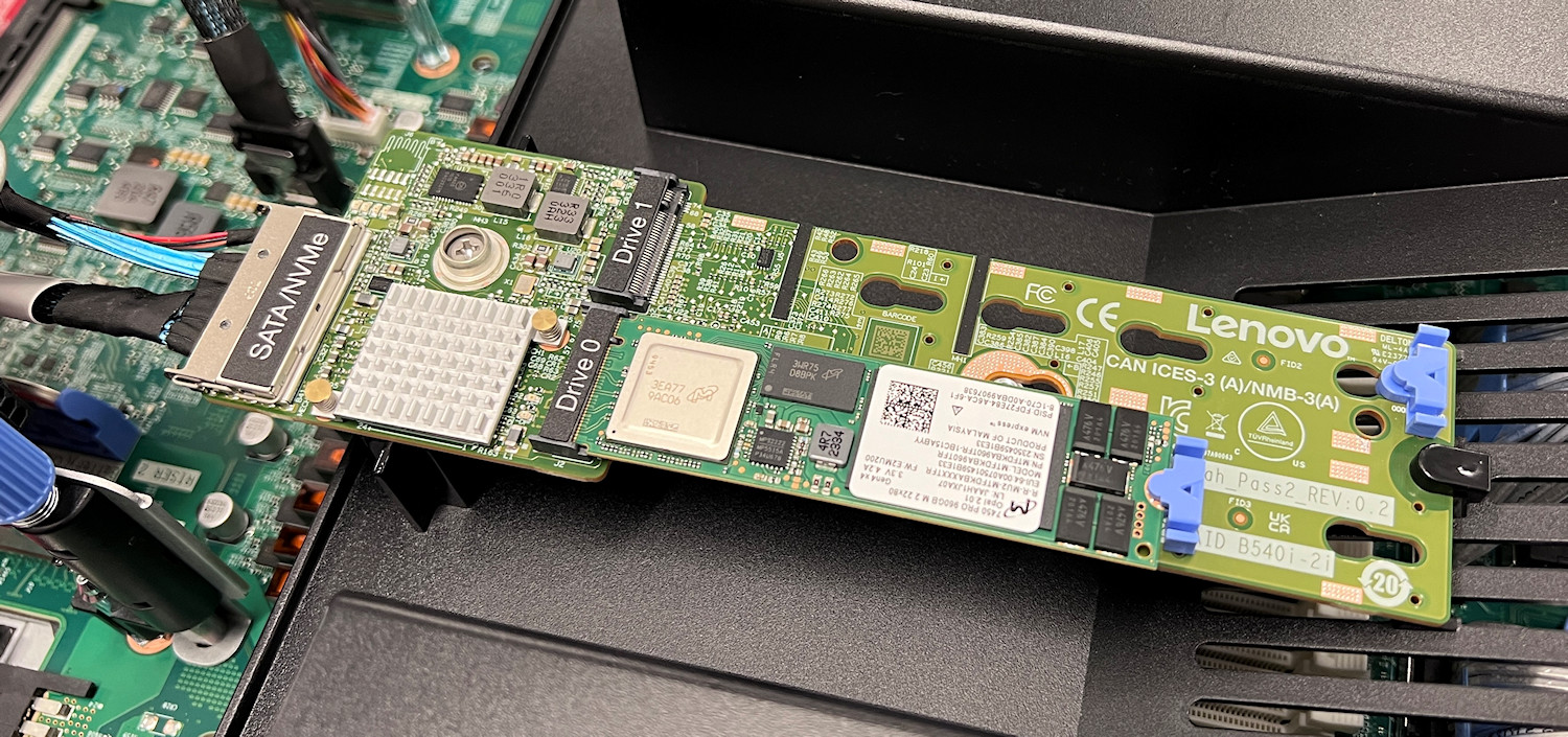 ThinkSystem M.2 RAID B540i-2i SATA/NVMe Adapter