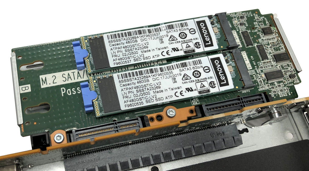 ThinkSystem SE350 M.2 SATA/NVMe 4-bay Data Drive Enablement Kit